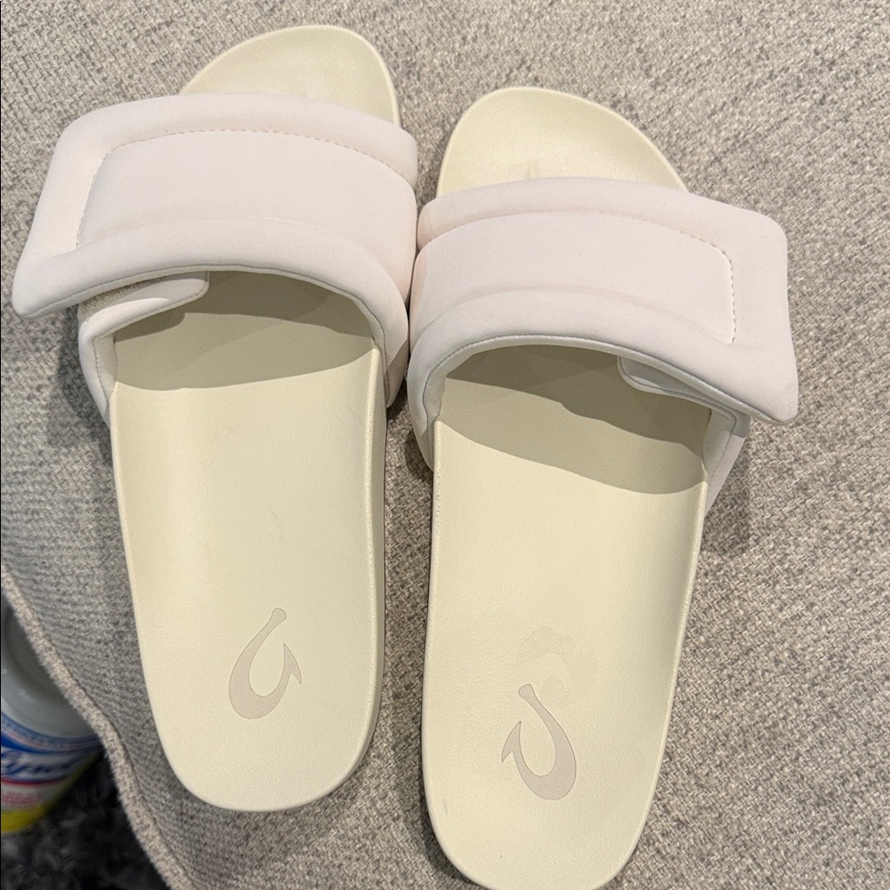 OluKai Women’s Puffy Slide Sandals - White, Size 8